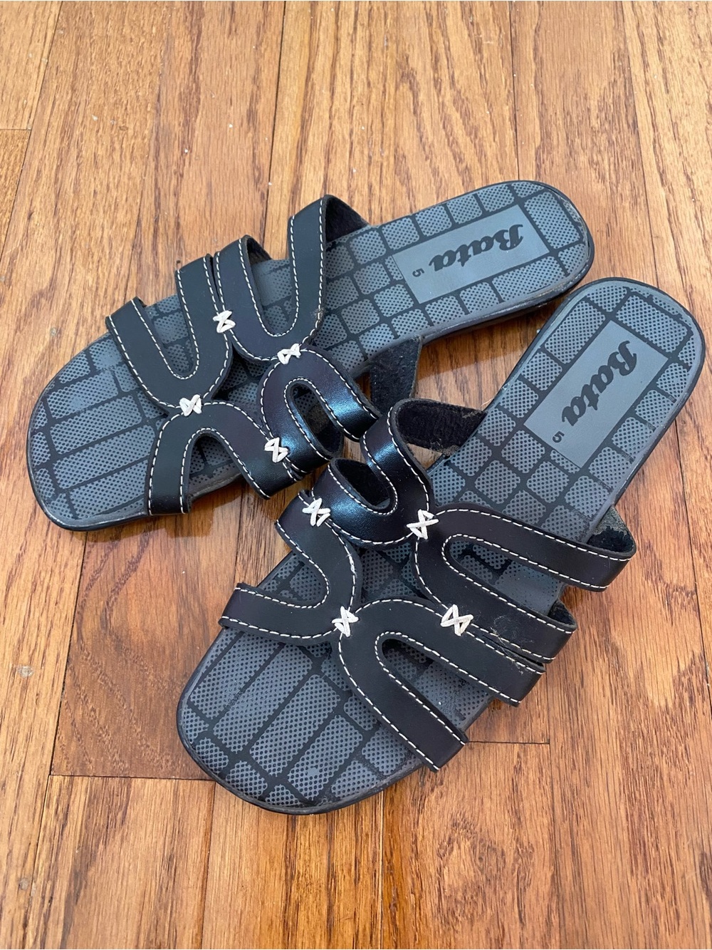 Women’s Vintage Black Slide Sandals with White Stitching Beautiful Sandal Size 6